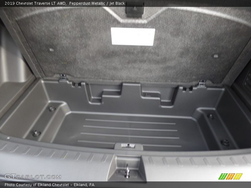 Pepperdust Metallic / Jet Black 2019 Chevrolet Traverse LT AWD