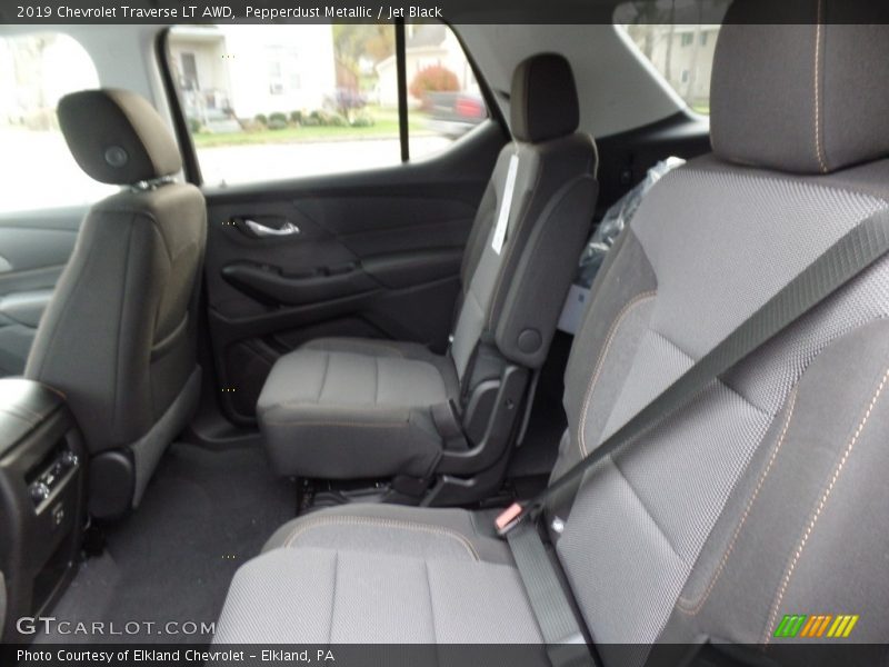 Pepperdust Metallic / Jet Black 2019 Chevrolet Traverse LT AWD