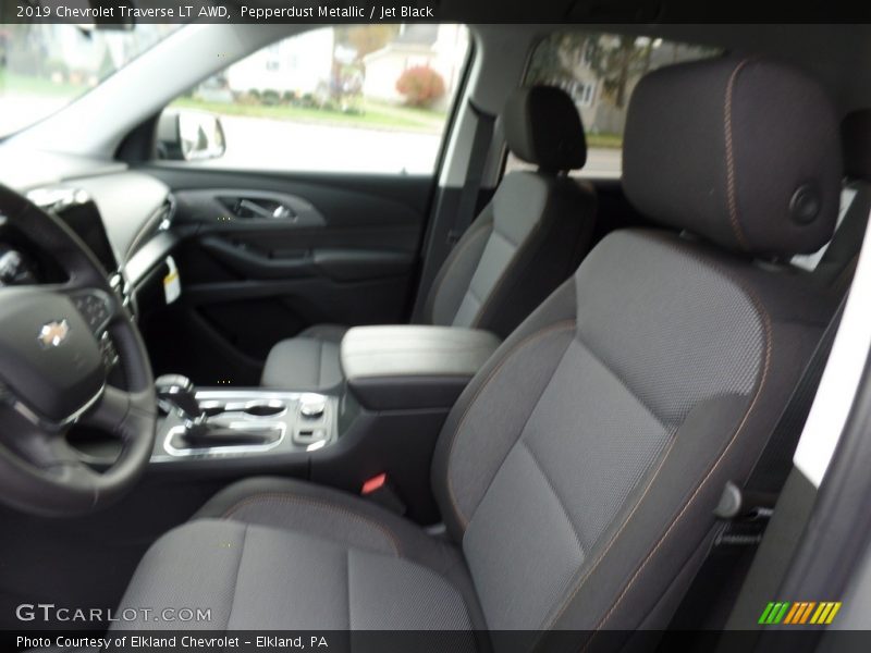 Pepperdust Metallic / Jet Black 2019 Chevrolet Traverse LT AWD