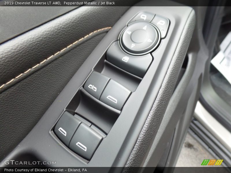 Pepperdust Metallic / Jet Black 2019 Chevrolet Traverse LT AWD