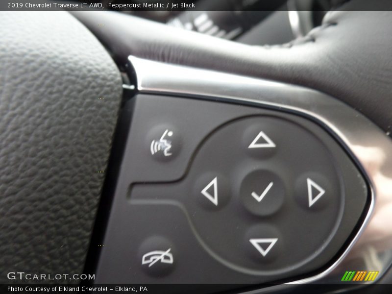 Pepperdust Metallic / Jet Black 2019 Chevrolet Traverse LT AWD