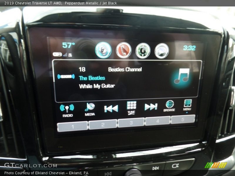 Pepperdust Metallic / Jet Black 2019 Chevrolet Traverse LT AWD