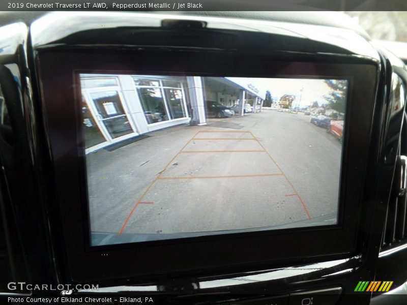 Pepperdust Metallic / Jet Black 2019 Chevrolet Traverse LT AWD