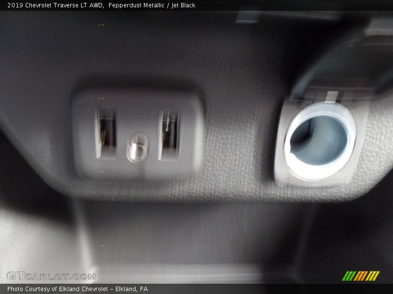 Pepperdust Metallic / Jet Black 2019 Chevrolet Traverse LT AWD