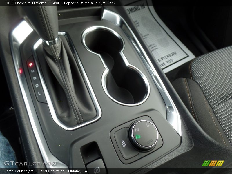 Pepperdust Metallic / Jet Black 2019 Chevrolet Traverse LT AWD