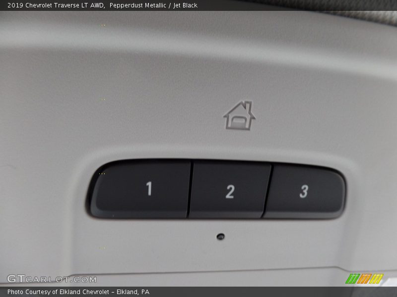 Pepperdust Metallic / Jet Black 2019 Chevrolet Traverse LT AWD