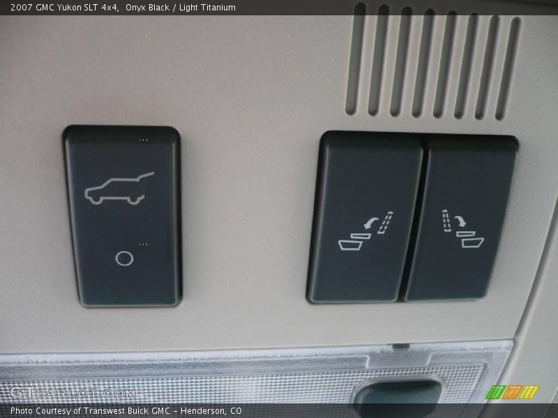 Onyx Black / Light Titanium 2007 GMC Yukon SLT 4x4