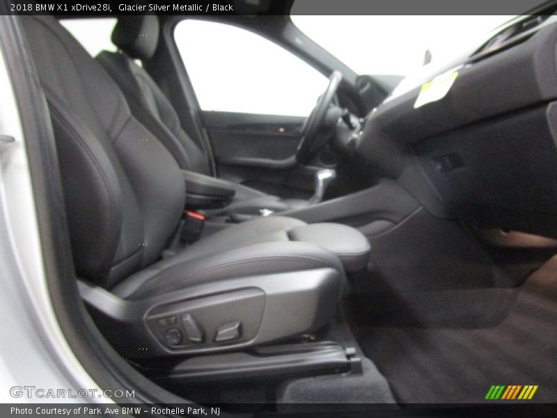 Glacier Silver Metallic / Black 2018 BMW X1 xDrive28i