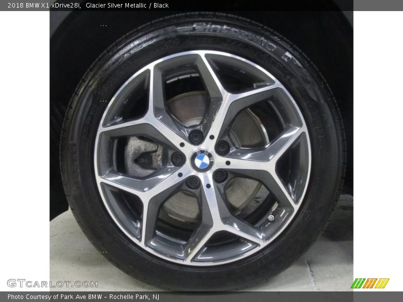 Glacier Silver Metallic / Black 2018 BMW X1 xDrive28i