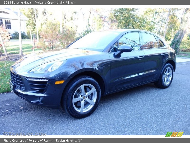 Volcano Grey Metallic / Black 2018 Porsche Macan