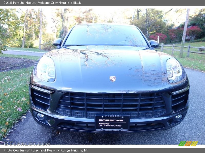 Volcano Grey Metallic / Black 2018 Porsche Macan