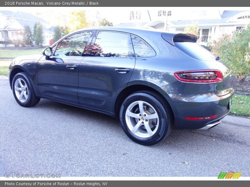 Volcano Grey Metallic / Black 2018 Porsche Macan