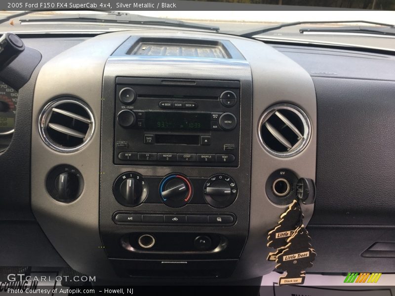 Silver Metallic / Black 2005 Ford F150 FX4 SuperCab 4x4