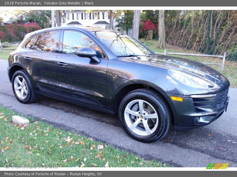 Volcano Grey Metallic / Black 2018 Porsche Macan