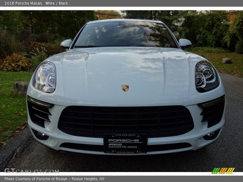 White / Black 2018 Porsche Macan