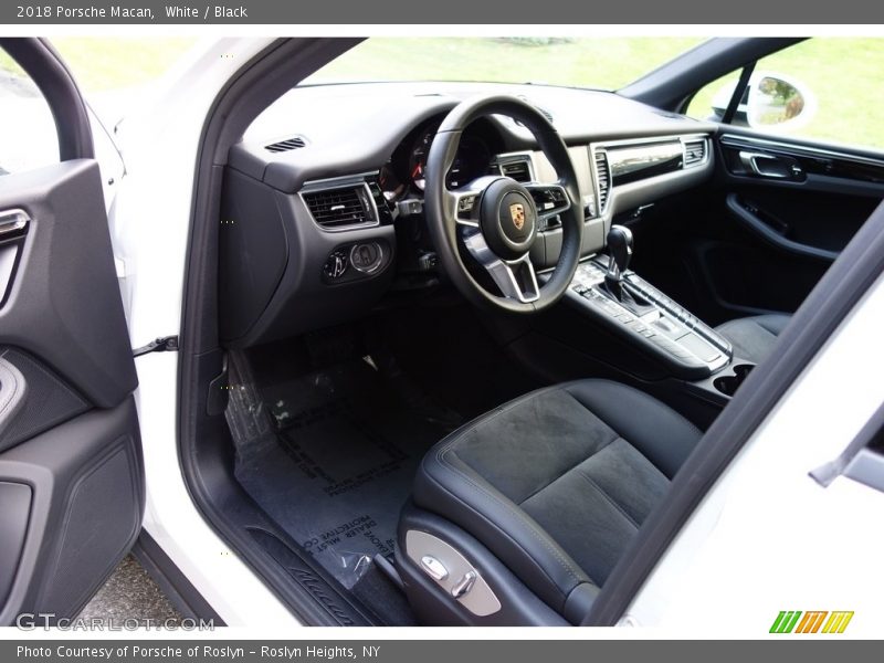 White / Black 2018 Porsche Macan