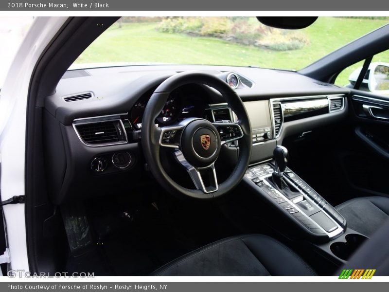 White / Black 2018 Porsche Macan