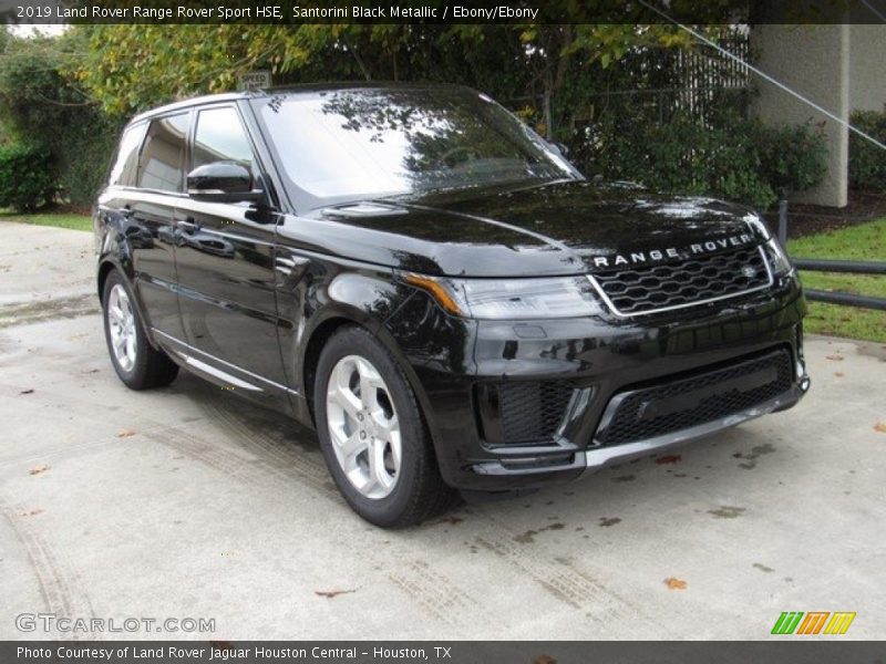 Front 3/4 View of 2019 Range Rover Sport HSE