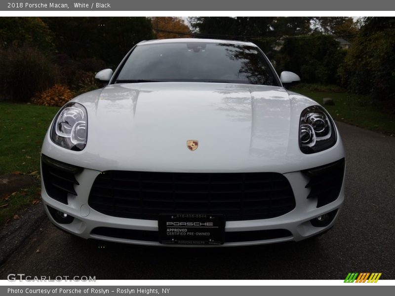 White / Black 2018 Porsche Macan