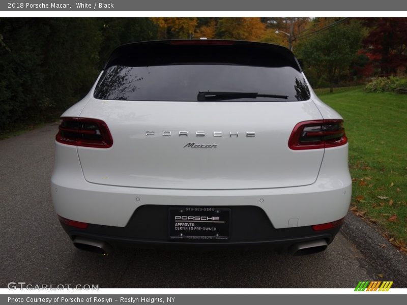 White / Black 2018 Porsche Macan