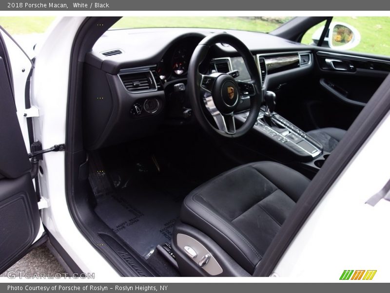 White / Black 2018 Porsche Macan