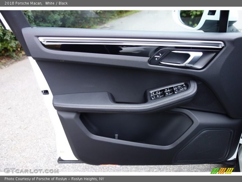 White / Black 2018 Porsche Macan