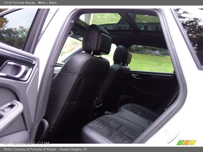 White / Black 2018 Porsche Macan