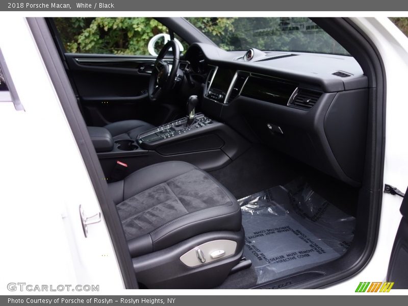 White / Black 2018 Porsche Macan
