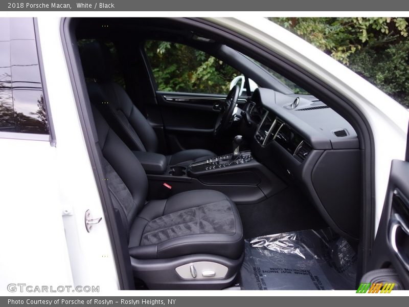 White / Black 2018 Porsche Macan