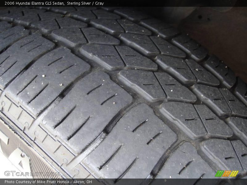 Sterling Silver / Gray 2006 Hyundai Elantra GLS Sedan