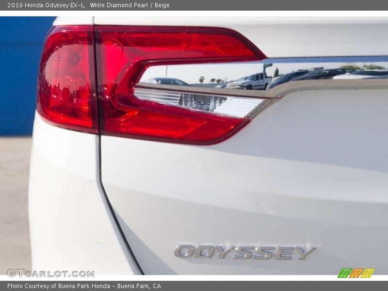 White Diamond Pearl / Beige 2019 Honda Odyssey EX-L