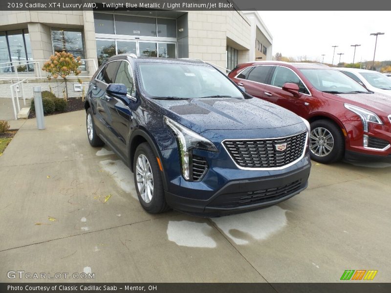 Front 3/4 View of 2019 XT4 Luxury AWD