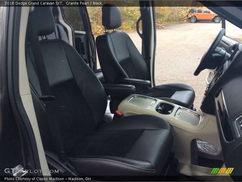 Granite Pearl / Black 2018 Dodge Grand Caravan SXT