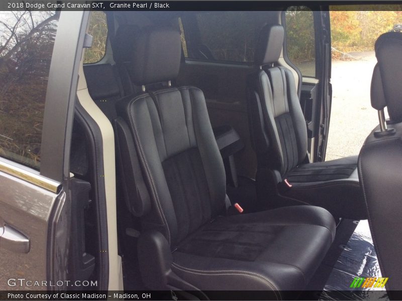Granite Pearl / Black 2018 Dodge Grand Caravan SXT