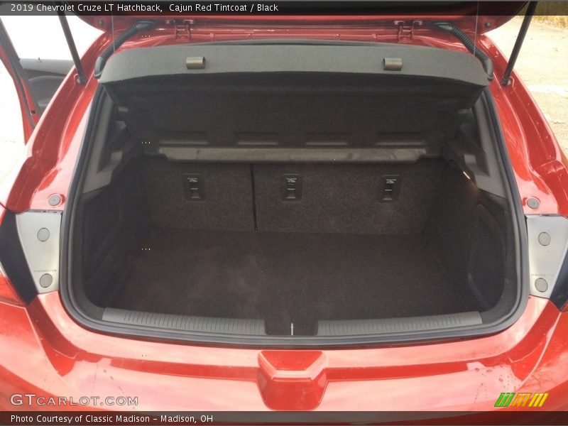  2019 Cruze LT Hatchback Trunk