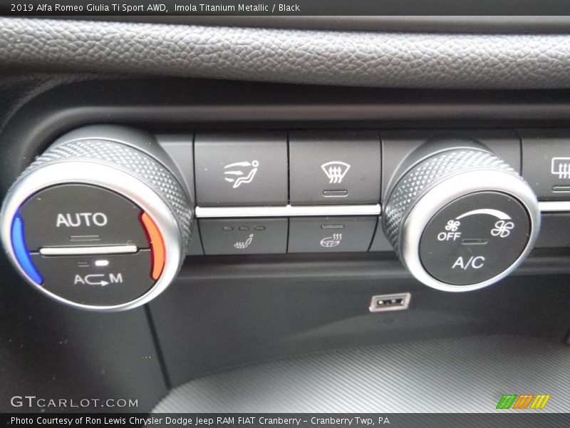 Imola Titanium Metallic / Black 2019 Alfa Romeo Giulia Ti Sport AWD