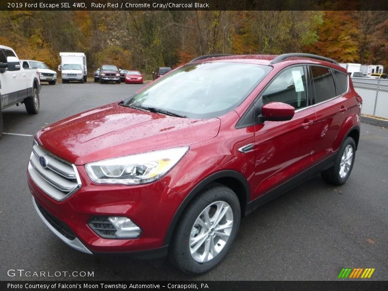 Front 3/4 View of 2019 Escape SEL 4WD