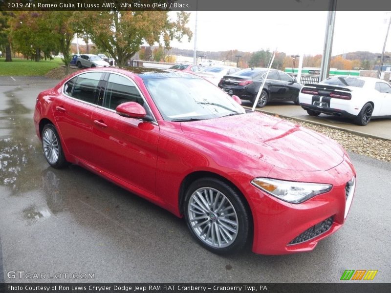 Front 3/4 View of 2019 Giulia Ti Lusso AWD