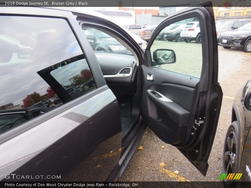 Bruiser Grey / Black 2018 Dodge Journey SE