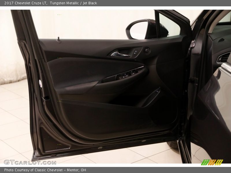 Tungsten Metallic / Jet Black 2017 Chevrolet Cruze LT