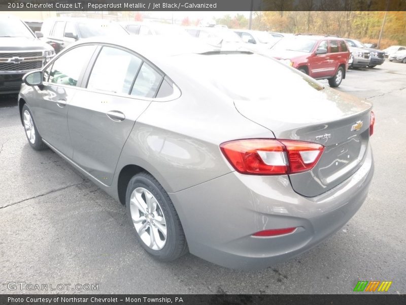 Pepperdust Metallic / Jet Black/­Galvanized 2019 Chevrolet Cruze LT