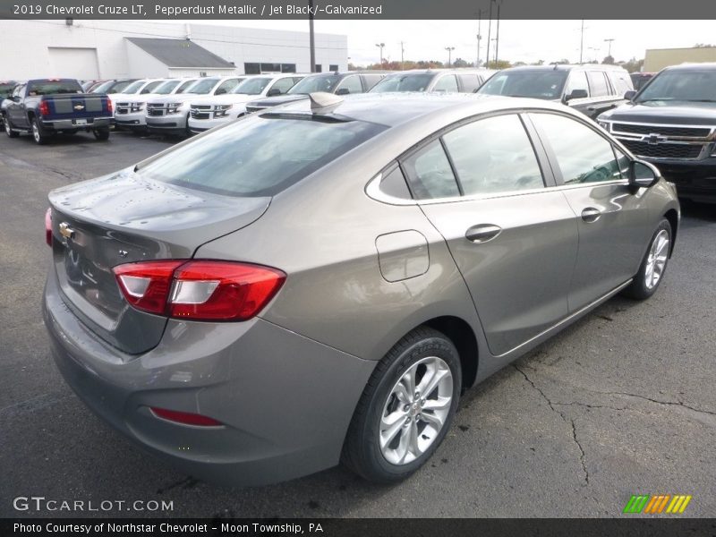 Pepperdust Metallic / Jet Black/­Galvanized 2019 Chevrolet Cruze LT