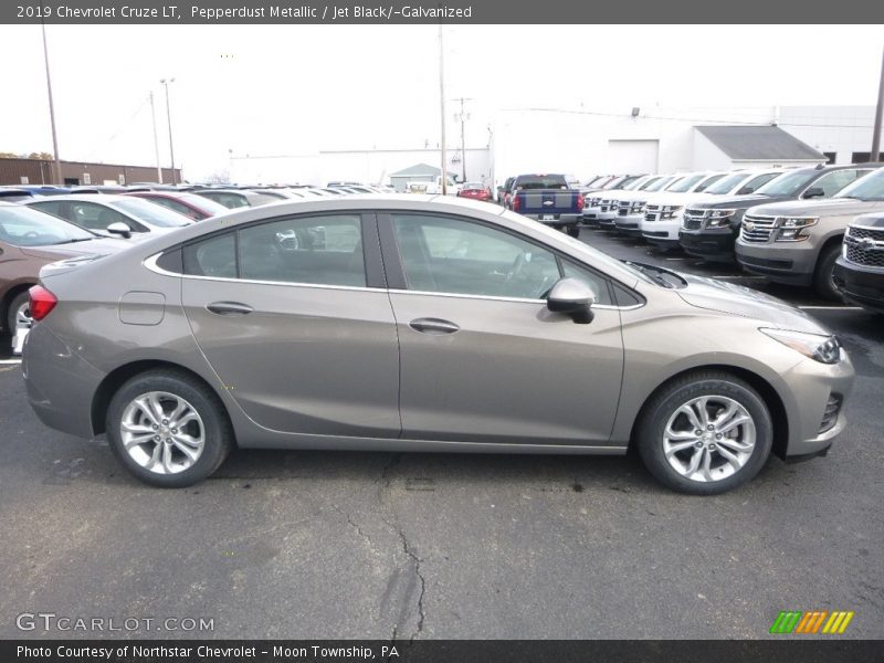 Pepperdust Metallic / Jet Black/­Galvanized 2019 Chevrolet Cruze LT