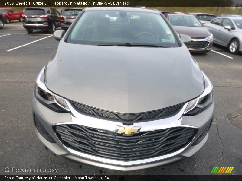 Pepperdust Metallic / Jet Black/­Galvanized 2019 Chevrolet Cruze LT