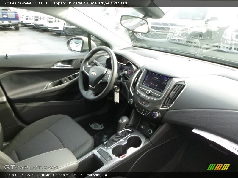 Pepperdust Metallic / Jet Black/­Galvanized 2019 Chevrolet Cruze LT