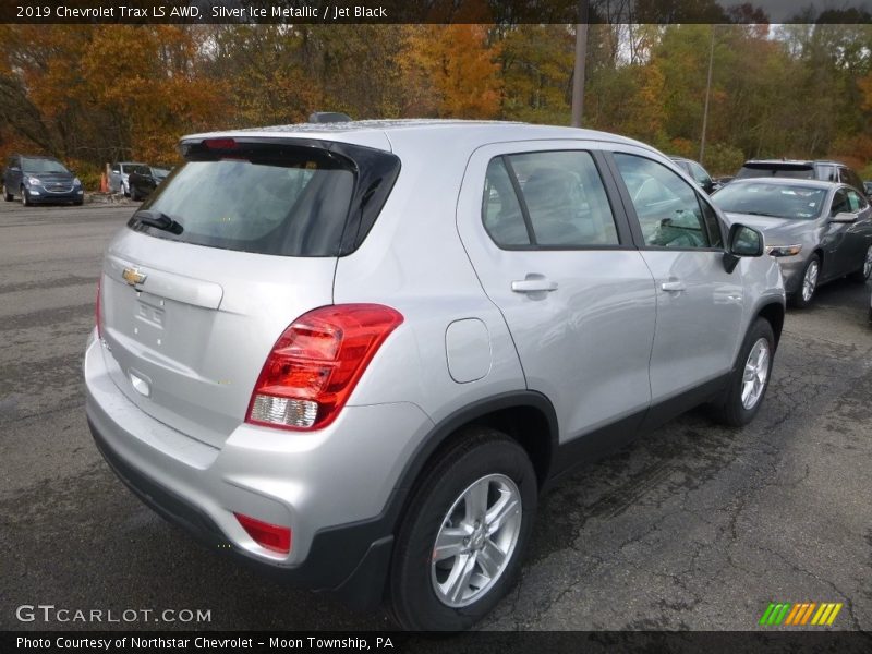 Silver Ice Metallic / Jet Black 2019 Chevrolet Trax LS AWD