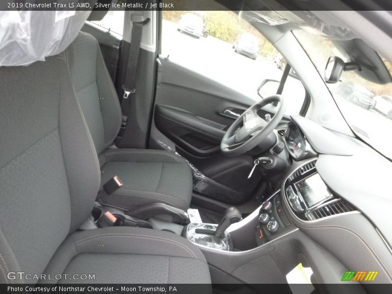 Silver Ice Metallic / Jet Black 2019 Chevrolet Trax LS AWD