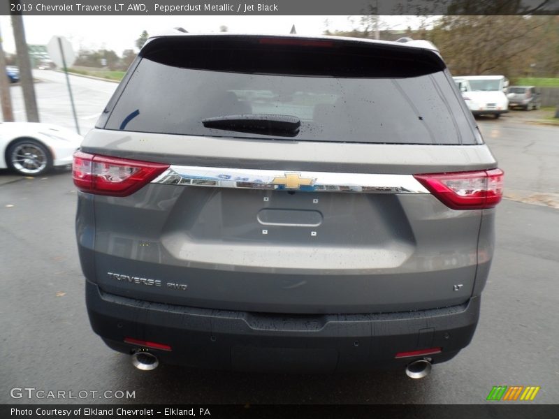 Pepperdust Metallic / Jet Black 2019 Chevrolet Traverse LT AWD