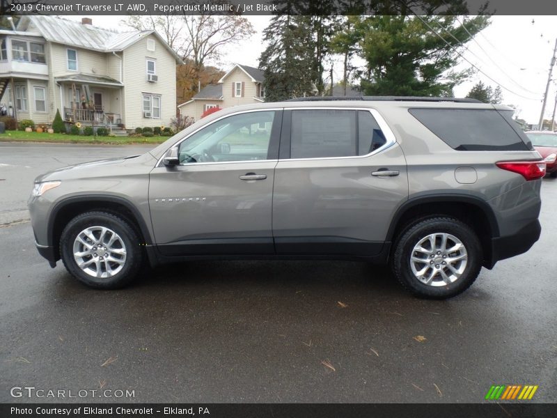 Pepperdust Metallic / Jet Black 2019 Chevrolet Traverse LT AWD