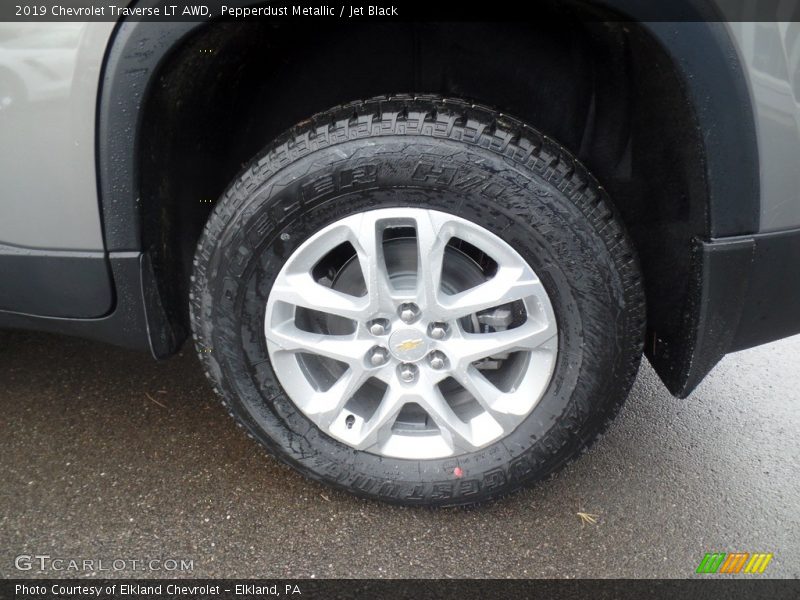 Pepperdust Metallic / Jet Black 2019 Chevrolet Traverse LT AWD